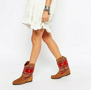 Minnetonka moccasin bootie boots